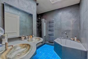 Galeriebild der Unterkunft JO 2024 PARIS - Maison Bleue Piscine in Clichy + 10 Fotos