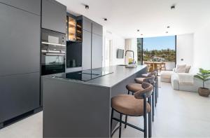 Η κουζίνα ή μικρή κουζίνα στο LAQ75 - Beautiful apartment with stunning view