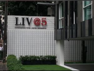 a building with a sign that reads ivy six at LIV@5 Condominium in Bangkok
