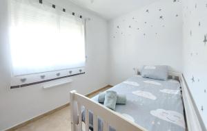 a bedroom with a bed and a window at 2 Bedroom Gorgeous Apartment In Moncofa in Moncófar +11 photos