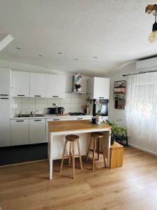 Kuchyň nebo kuchyňský kout v ubytování Apartman Zadar Centar(free parking and wi-fi)
