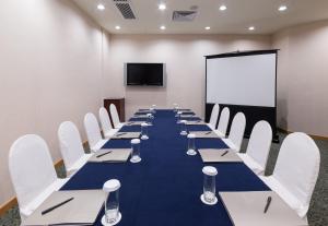 The business area and/or conference room at Harbour Plaza Metropolis