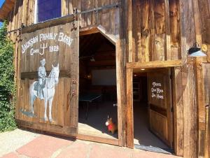 Mynd úr myndasafni af Timber & Tin B 1Bed 1Bath w Pool & Rooftop Deck í Kanab
