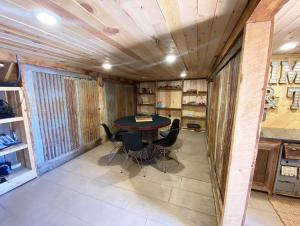 Mynd úr myndasafni af Timber & Tin B 1Bed 1Bath w Pool & Rooftop Deck í Kanab