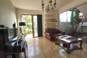 Posezení v ubytování Villa Mirtylla luxury retreat w Pool, BBQ and Gym