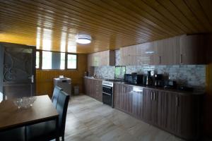 Kuchyň nebo kuchyňský kout v ubytování Prestige Guest House
