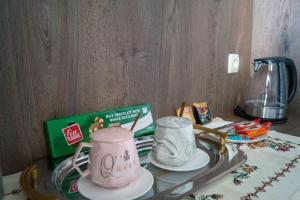 Příslušenství pro přípravu čaje a kávy v ubytování Prestige Guest House