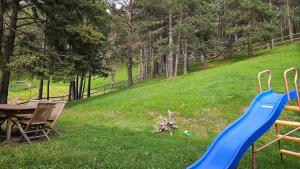 Fantastica casa a la Molina amb jardí en plena natura játszósarka