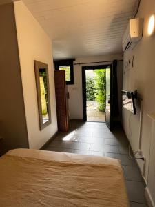 Кровать или кровати в номере Hotel Cote et Lac