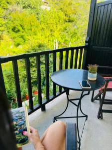 En balkong eller terrasse på Yalla Chorefto - Hotel & Fun