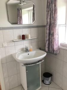 Koupelna v ubytování Gemütliche Wohnung im alten Bauernhaus