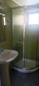 Koupelna v ubytování Vetoulas Suites n Studios in Stalos beach