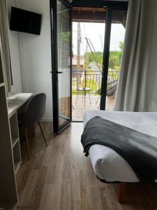 Кровать или кровати в номере Hotel Cote et Lac