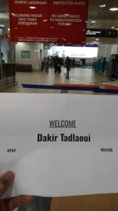zdjęcie lotniska z napisem "Witaj w ciemnym wózku" w obiekcie Airport Kota Bharu Roomstay & Riverside Homestay w mieście Kota Bharu