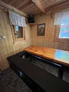 TV a/nebo společenská místnost v ubytování Cottage Žirovnica + 23 fotografií