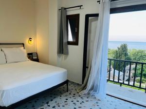 Postel nebo postele na pokoji v ubytování Yalla Chorefto - Hotel & Fun