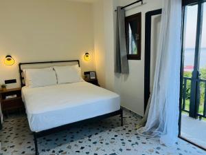 Postel nebo postele na pokoji v ubytování Yalla Chorefto - Hotel & Fun