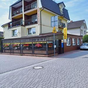 a building on the side of a street at Dom gościnny Monika in Pobierowo