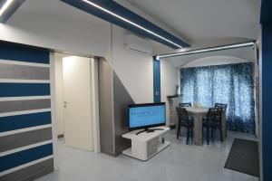 TV a/nebo společenská místnost v ubytování Appartamento Centro-DreamingTO 3