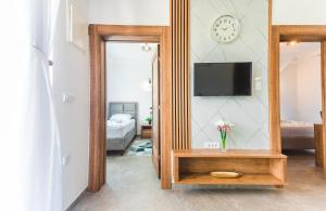 a room with a mirror and a tv on a wall at Bumax Apartments in Ulcinj