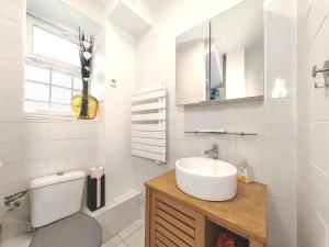 Ένα μπάνιο στο Cozy flat - Metro 13-14