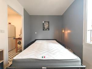 Ένα ή περισσότερα κρεβάτια σε δωμάτιο στο Cozy flat - Metro 13-14