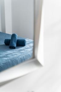 En eller flere senge i et værelse på Colorful city apartment + 21 billeder