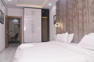 A bed or beds in a room at The Vistana Riverside 2Bedroom Apartment