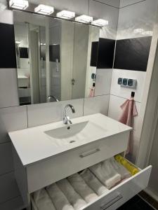 a bathroom with a sink and a mirror at Duży apartament w centrum in Ålesund +19 photos