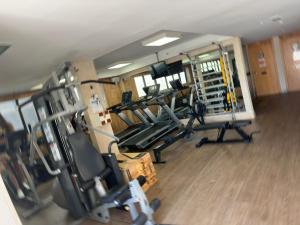 a gym with several treadmills and machines in it at Cullinan Brasilia - Fabuloso apt da REDE PREMIUM 13º andar in Brasília