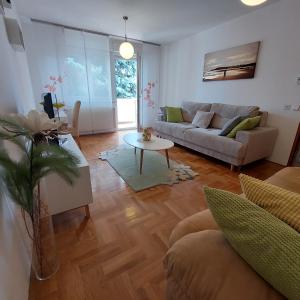 a living room with a couch and a table at Apartment Meli Varazdin in Varaždin