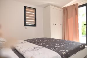 Uma cama ou camas num quarto em Horizonti
