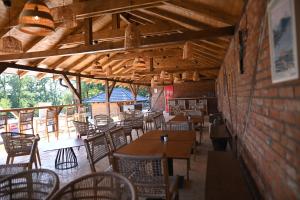Um restaurante ou outro lugar para comer em Horizonti