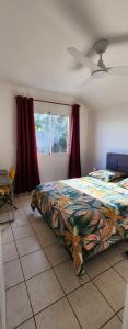a bedroom with a bed and a window at Maison Calme aux Avirons in Les Avirons
