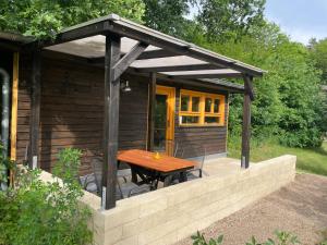 Afbeelding uit fotogalerij van Bungalows am Waldessaum bei Hohenzieritz in Hohenzieritz