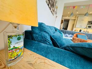 Istumisnurk majutusasutuses Totterdown's Modern & Vintage inspired Home