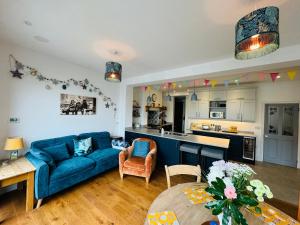 Köök või kööginurk majutusasutuses Totterdown's Modern & Vintage inspired Home