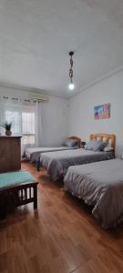 Giường trong phòng chung tại SE ALQUILA CHALET CON PISCINA Y YACUCCI