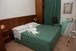 Postel nebo postele na pokoji v ubytování Oasi del Fauno