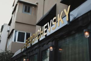 Certifikát, hodnocení, plakát nebo jiný dokument vystavený v ubytování Hotel B Berdichevsky + 37 fotografií