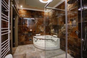 Koupelna v ubytování Ervini Boutique Hotel