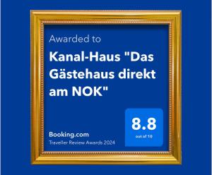 un cadre photo avec le texte attribué au kani haus das gsta dans l'établissement Kanal-Haus "Das Gästehaus direkt am NOK", à Osterrönfeld