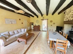 Μια τηλεόραση ή/και κέντρο ψυχαγωγίας στο La Maison Bleue Classée 3 étoiles