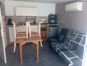 Kuchyň nebo kuchyňský kout v ubytování Gîte à la ferme
