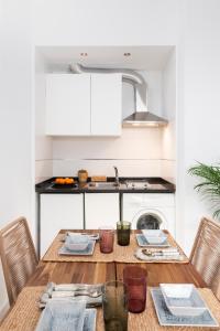 Кухня или мини-кухня в Pikis Center Sevilla
