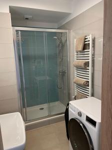 A bathroom at ERKEL 18 APARTMAN