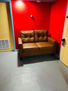 אזור ישיבה ב-Private Room with Bathroom & Entrance