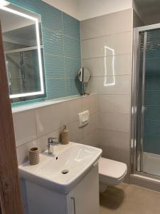A bathroom at ERKEL 18 APARTMAN