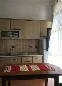 Кухня или мини-кухня в Te SHPIA
