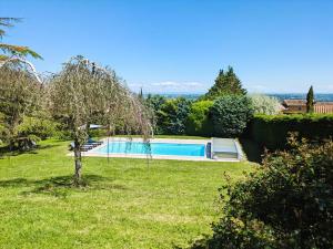 Bazén v ubytování Villa avec piscine et vue panoramique nebo v jeho okolí